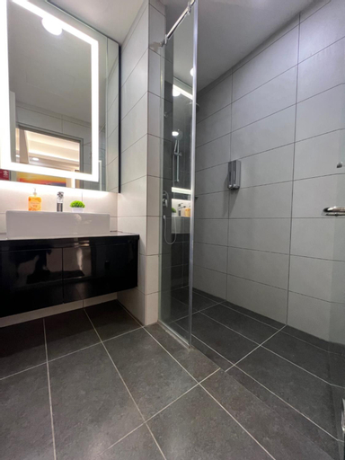 Bathroom 10