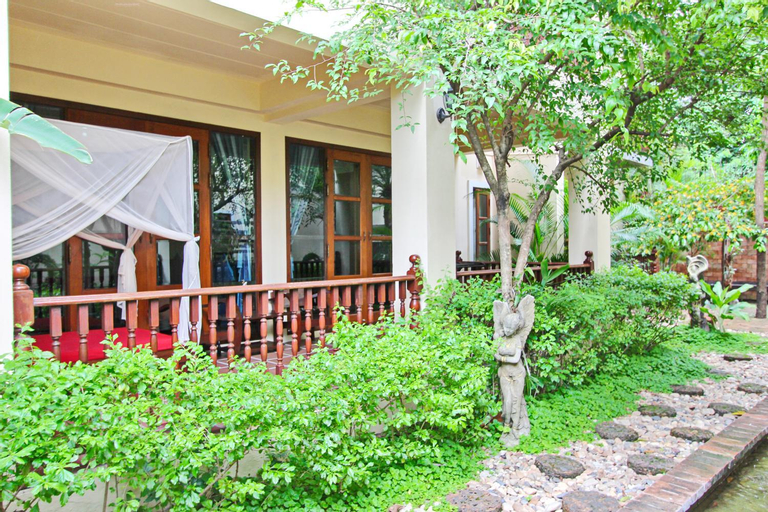 Exterior 5