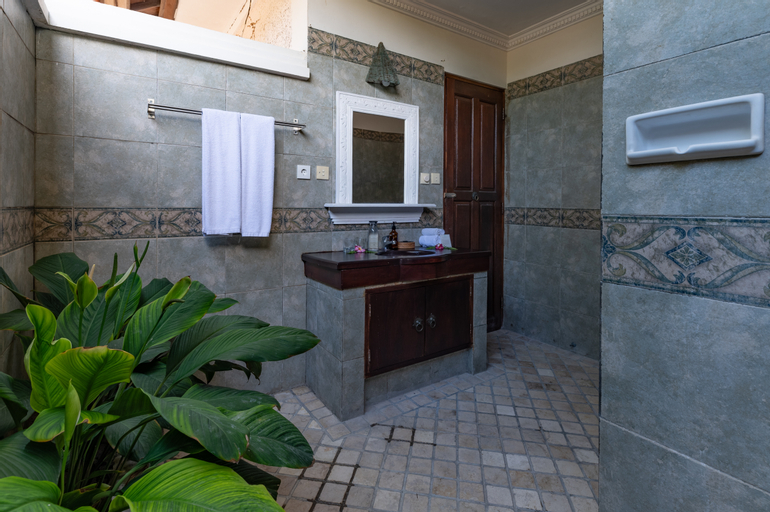 Bathroom 8