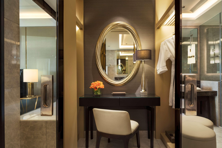 Bathroom 10