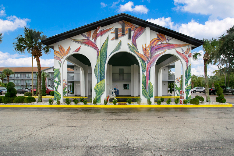 Exterior & Views