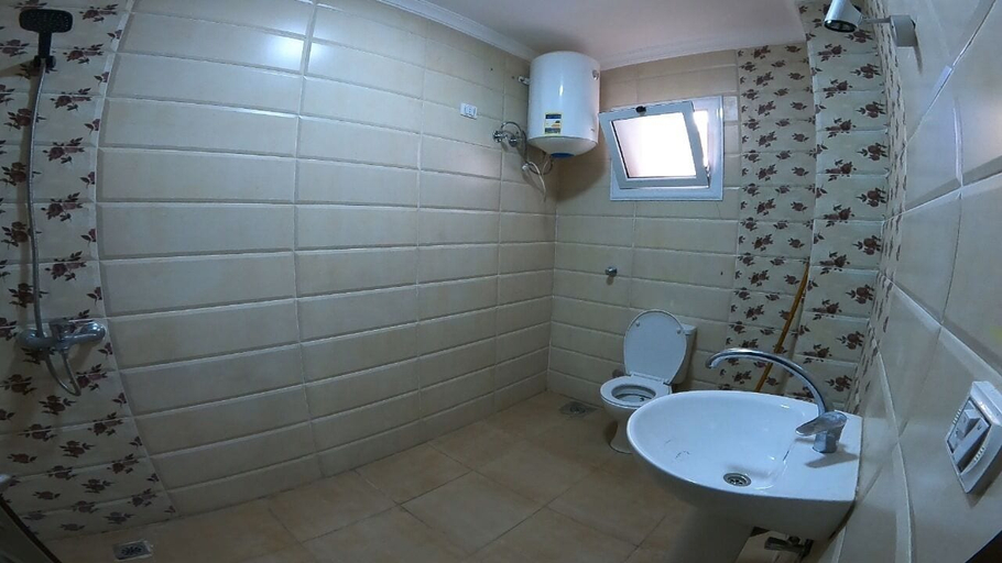 Bathroom 3, Porto Paolo Motel apartments, Al-Ghurdaqah
