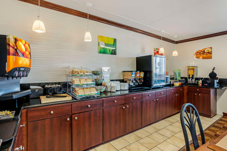 Food & Drinks 5, Quality Inn Riverview, Cumberland