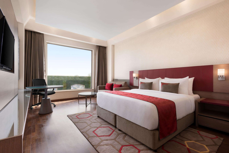 Bedroom 4, Ramada by Wyndham Lucknow Hotel and Convention Center, Lucknow