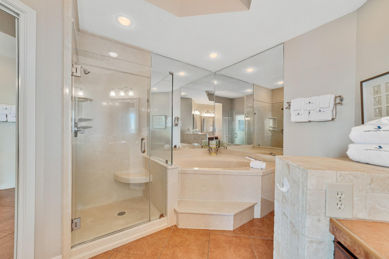 Bathroom 3, Seachase 1503w, Baldwin