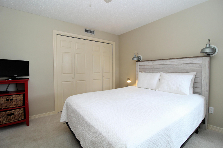 Bedroom 1, Needle Rush Point F12, Escambia