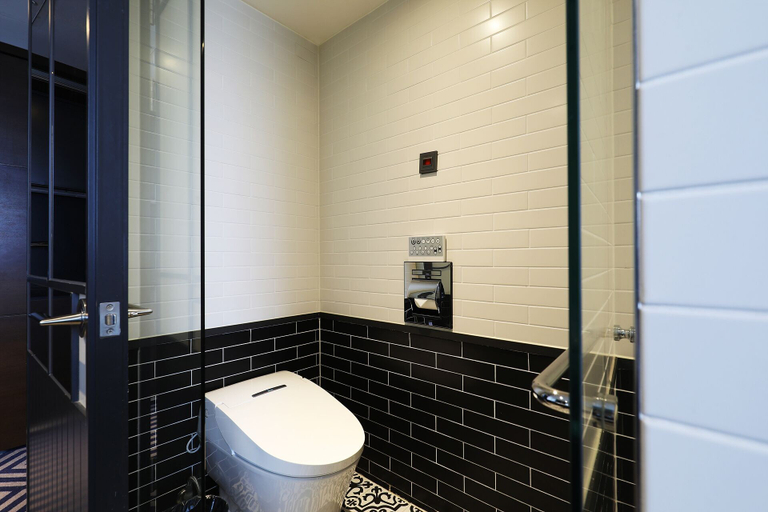 bathroom 4