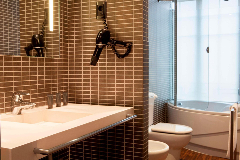 Bathroom 4, AC Burgos, Burgos