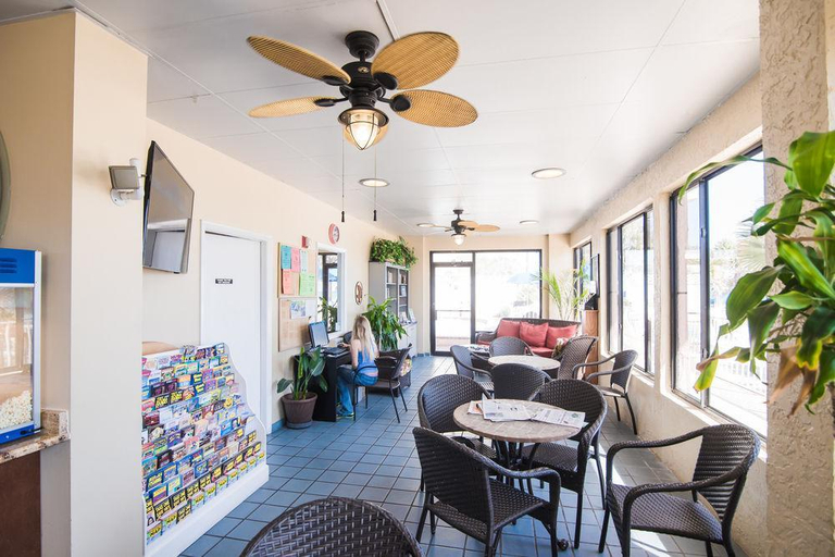 Public Area, The Driftwood Lodge, Bay