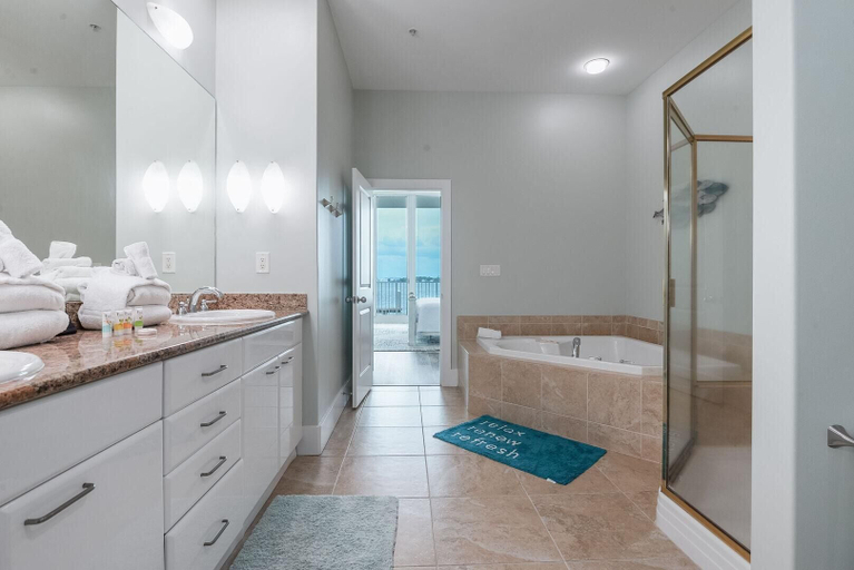Bathroom 5, Caribe C104, Escambia