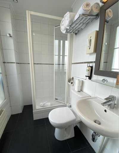 Bathroom 4, Etoile Trocadero, Paris