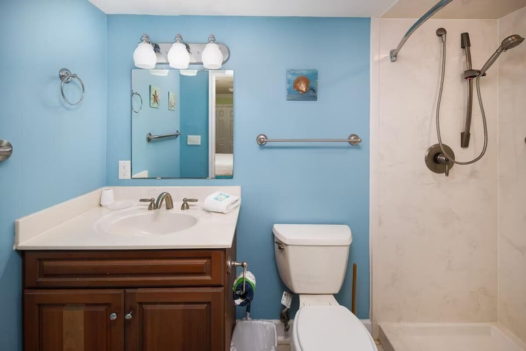 Bathroom 1, Nautilus 1102, Okaloosa