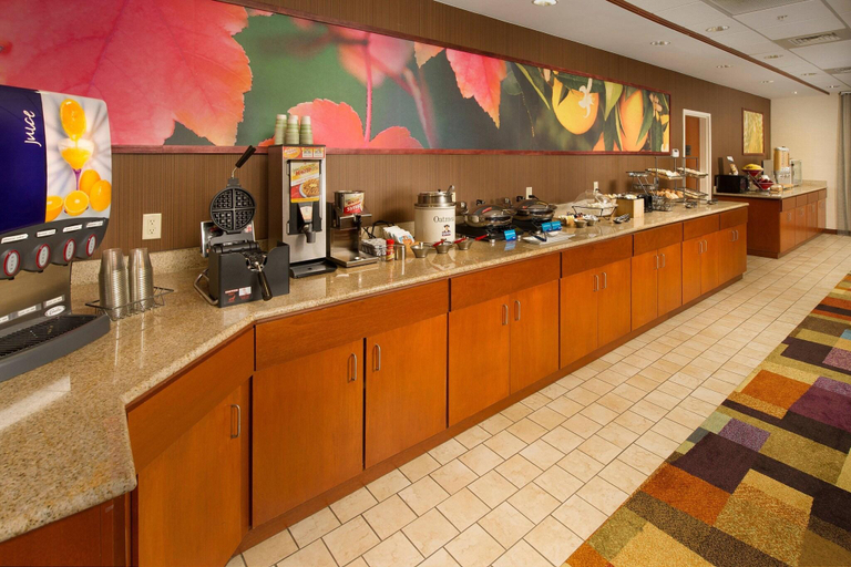 Food & Drinks 5, Fairfield Inn & Suites Waco North, McLennan