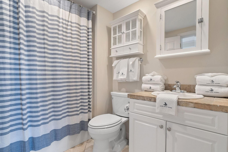 Bathroom 4, Shipwatch B101, Escambia