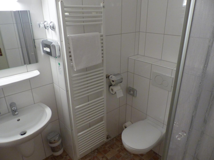 Bathroom 4, Hotel am Düsseldorfer Platz, Mettmann