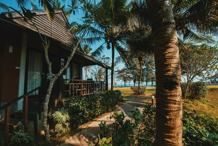 Exterior 12