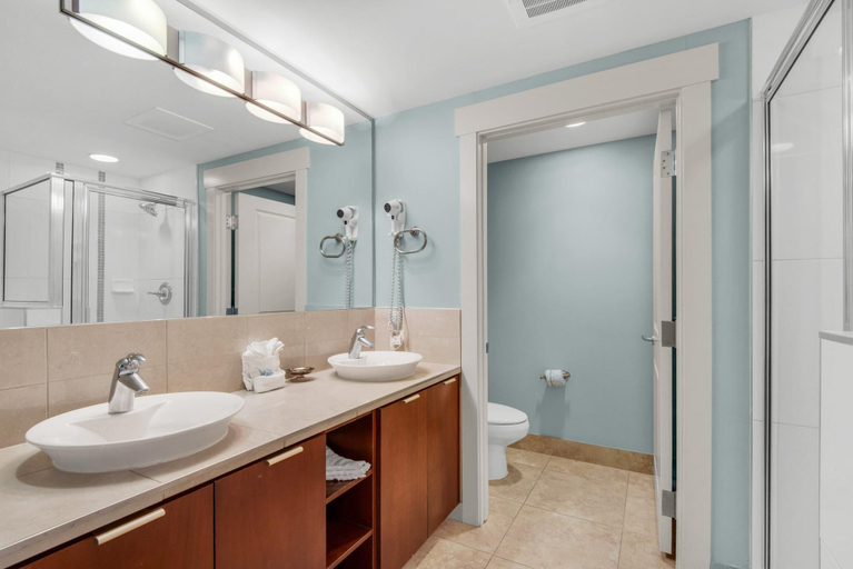 Bathroom 5, Bahia 4322 4324, Walton