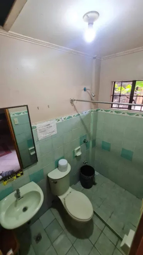 Bathroom 3, RedDoorz @ D'Little Egg Hostel Pangasinan, Urdaneta City
