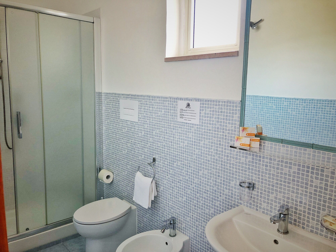 Bathroom 5, Hotel Pineta, Foggia