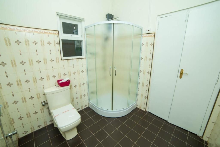 Bathroom 4, Range Hotel Kandy, K.F.G. & G. Korale