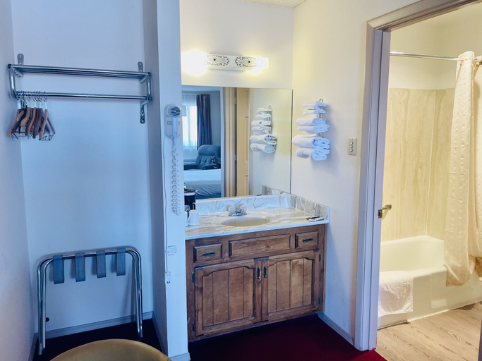 Bathroom 5, San Miguel Inn, Socorro