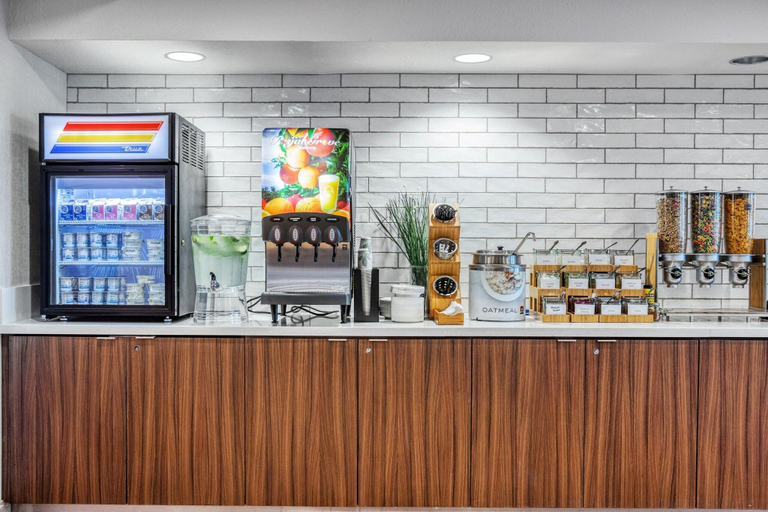 Food & Drinks 5, Fairfield Inn Suites By Marriott Rancho Cordova, Sacramento