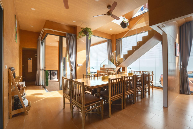 Dining Room 11