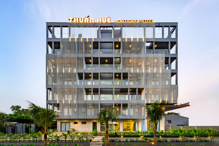 Exterior & Views