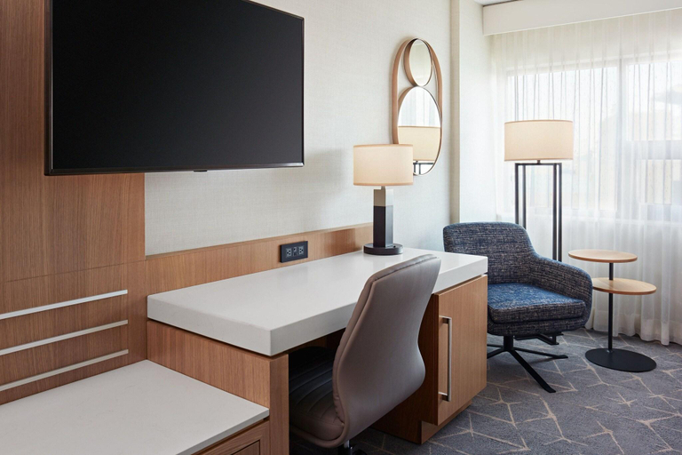 Bedroom 4, Delta Hotels Calgary Airport In-Terminal, Division No. 6
