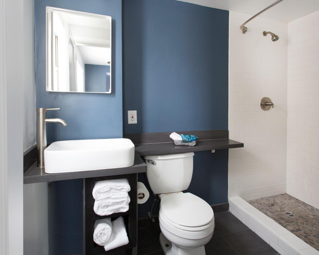 Bathroom 3, Beach Haven Inn, San Diego
