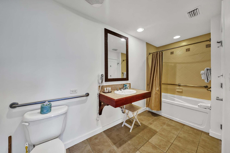 Bathroom 4, Luau I 7103, Walton