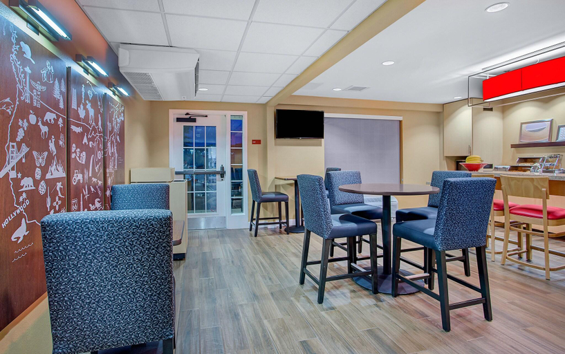 Food & Drinks 5, Towneplace Suites Knoxville Cedar Bluff, Knox