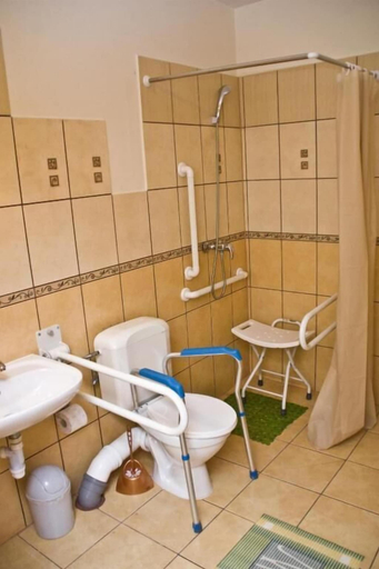Bathroom 3, Harmont Montis (dawna Zającówka) leśna enklawa w centrum miasta, Jelenia Góra