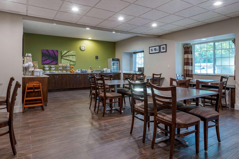 Food & Drinks 5, Sleep Inn & Suites Kalamazoo, Kalamazoo