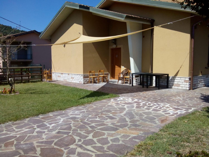 Exterior 1