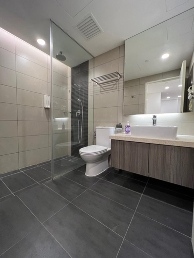 Bathroom 11