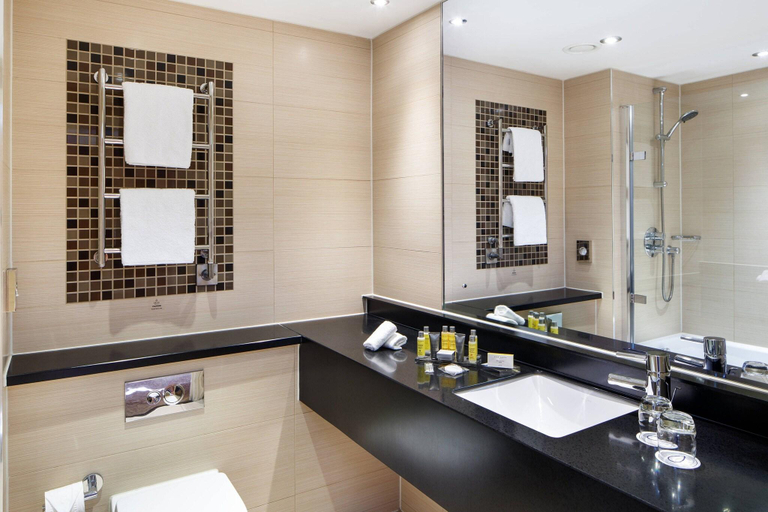 Bathroom 5, Delta by Marriott The Cheltenham Chase, Gloucestershire