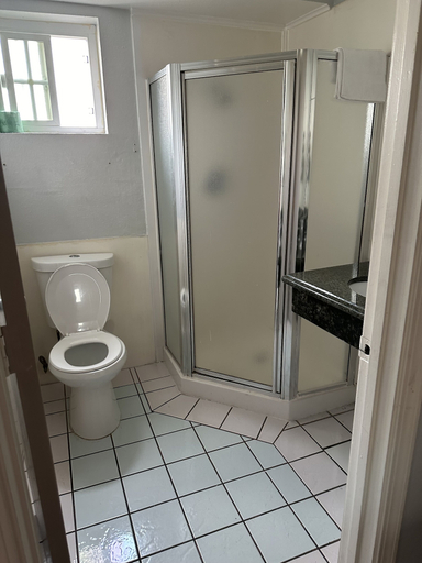 Bathroom 4, Lapsi Motel, Los Angeles