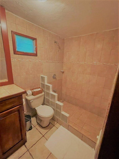Bathroom 3, Manuel Antonio Inn, Aguirre