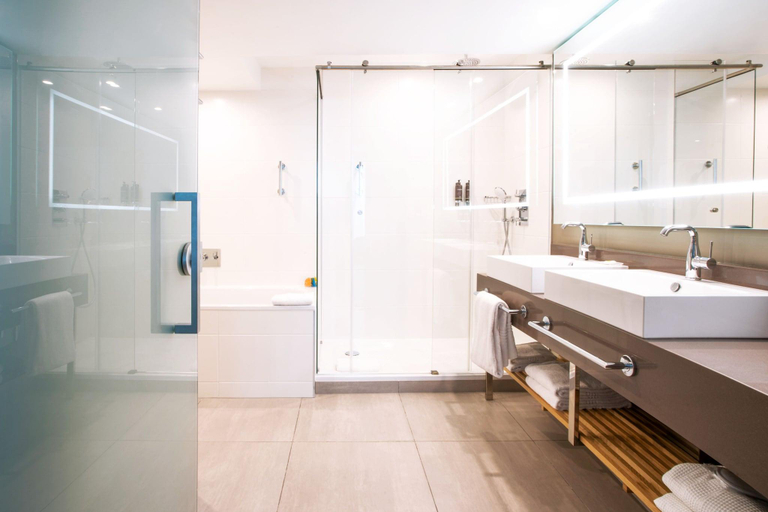 Bathroom 5, Courtyard by Marriott Paris Porte de Versailles, Hauts-de-Seine