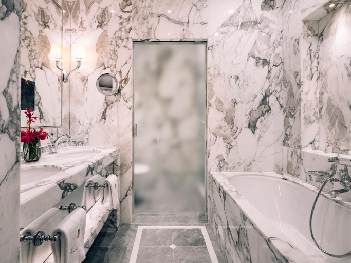 Bathroom 3, Hotel Sacher, Wien