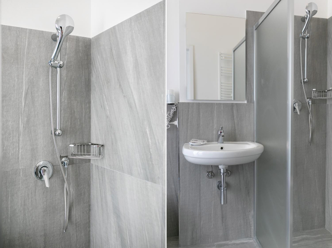 Bathroom 4, Hotel Quisisana, Rimini
