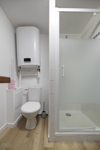 Bathroom 2, Ville de Coeur, Moselle
