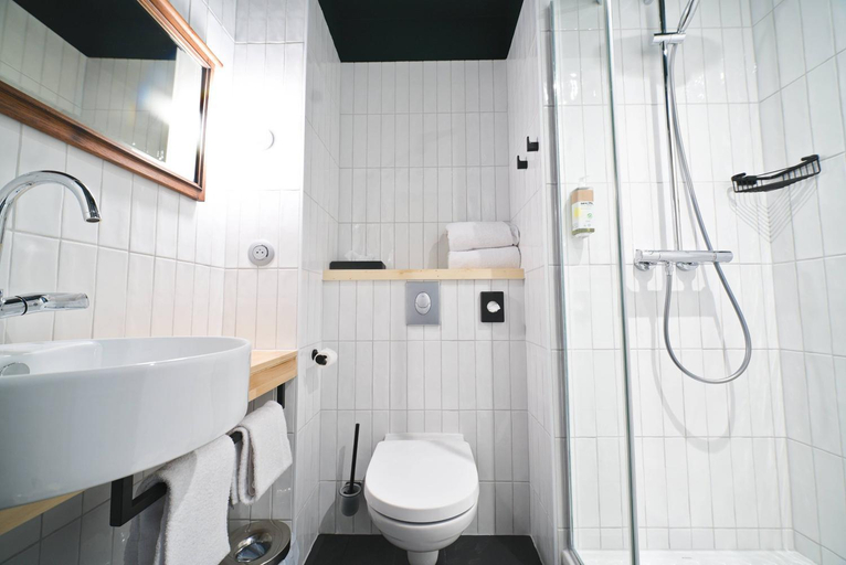 Bathroom 3, Greet Hotel Cernay Mulhouse, Haut-Rhin