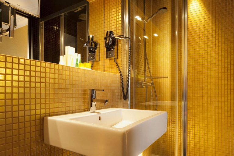 Bathroom 5, First Hotel Paris Tour Eiffel, Paris