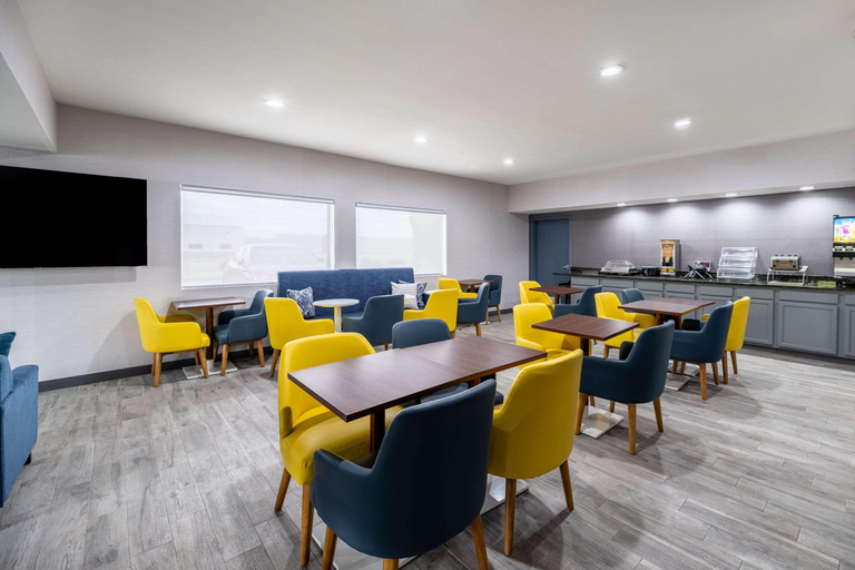 Food & Drinks 5, Quality Inn & Suites Artesia, Eddy