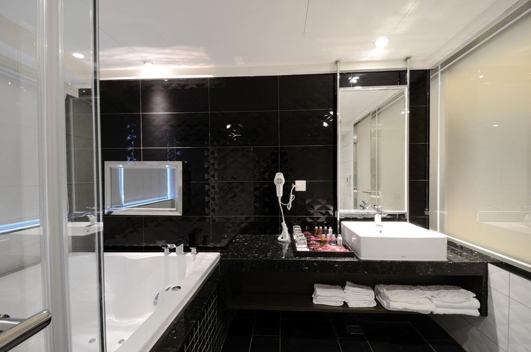 Bathroom 5, V one vogue Hotel, Taipei City