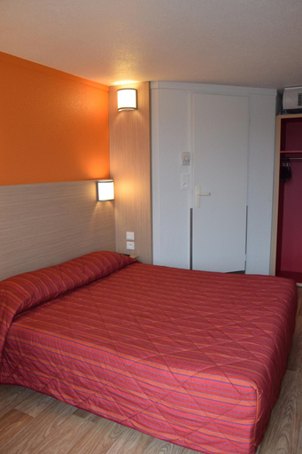 Bedroom 4, Premiere Classe Villers Saint Paul Hotel, Oise