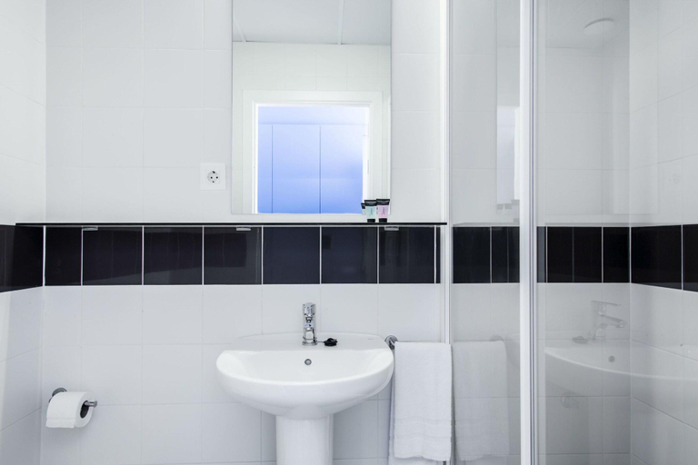 Bathroom 4, Colegio Mayor La Concepcion (Centro Adscrito), Valencia