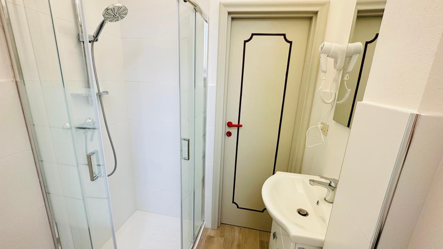 Bathroom 22